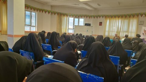 تصاویر/ نشست جهاد تبیین در مدرسه علمیه فاطمیه نقده