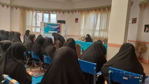 تصاویر/ نشست جهاد تبیین در مدرسه علمیه فاطمیه نقده