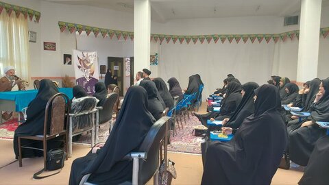 تصاویر/ نشست جهاد تبیین در مدرسه علمیه فاطمیه نقده