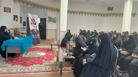 تصاویر/ نشست جهاد تبیین در مدرسه علمیه فاطمیه نقده