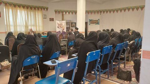 تصاویر/ نشست جهاد تبیین در مدرسه علمیه فاطمیه نقده