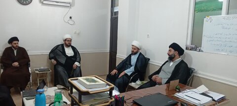 تصاویر/ معاونت پژوهش حوزه علمیه خوزستان از مدرسه علمیه امام هادی(ع) اهواز بازدید کرد