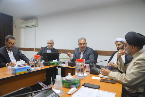 تصاویر / برگزاری جلسه بهینه سازی مصرف انرژی و بررسی راهکارهای رفع ناترازی برق در حوزه علمیه قم