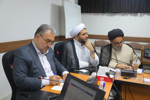 تصاویر / برگزاری جلسه بهینه سازی مصرف انرژی و بررسی راهکارهای رفع ناترازی برق در حوزه علمیه قم