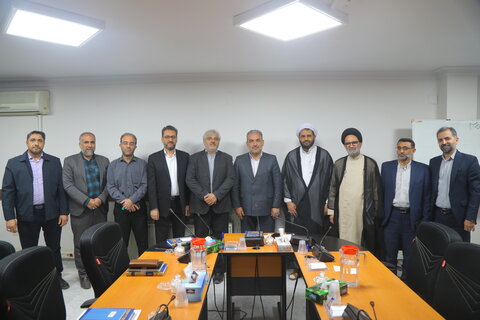 تصاویر / برگزاری جلسه بهینه سازی مصرف انرژی و بررسی راهکارهای رفع ناترازی برق در حوزه علمیه قم