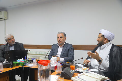 تصاویر / برگزاری جلسه بهینه سازی مصرف انرژی و بررسی راهکارهای رفع ناترازی برق در حوزه علمیه قم