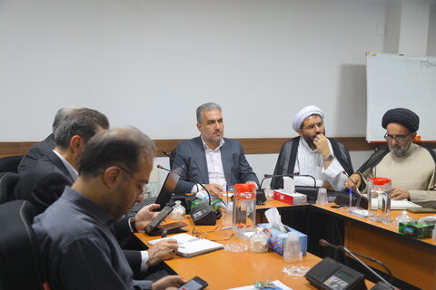 تصاویر / برگزاری جلسه بهینه سازی مصرف انرژی و بررسی راهکارهای رفع ناترازی برق در حوزه علمیه قم