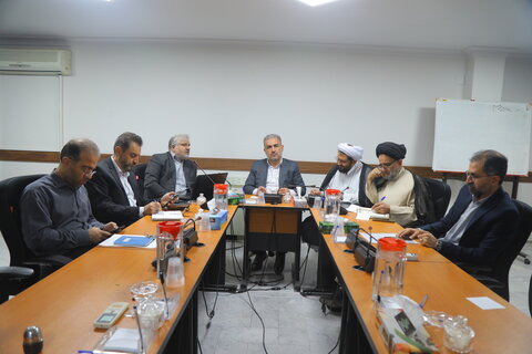 تصاویر / برگزاری جلسه بهینه سازی مصرف انرژی و بررسی راهکارهای رفع ناترازی برق در حوزه علمیه قم