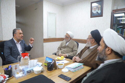 دیدار فرماندار قم با حجت الاسلام والمسلمین ملکی قائم مقام مدیر حوزه علمیه قم