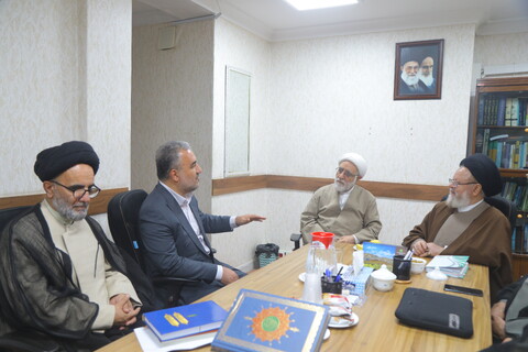 دیدار فرماندار قم با حجت الاسلام والمسلمین ملکی قائم مقام مدیر حوزه علمیه قم