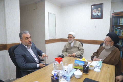 دیدار فرماندار قم با حجت الاسلام والمسلمین ملکی قائم مقام مدیر حوزه علمیه قم