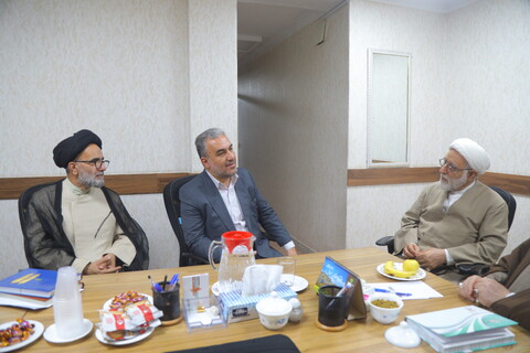 دیدار فرماندار قم با حجت الاسلام والمسلمین ملکی قائم مقام مدیر حوزه علمیه قم