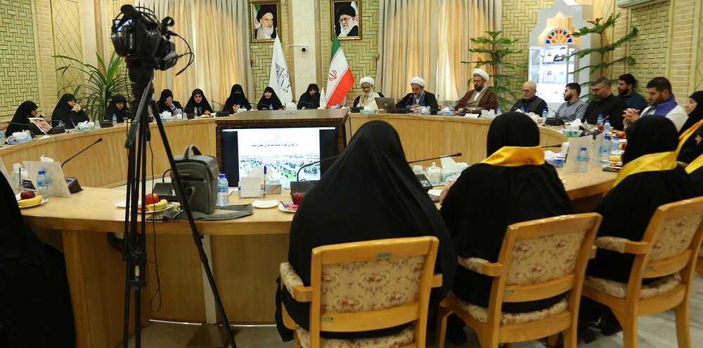زن مسلمان باید الگوی تمدن نوین اسلامی باشد/ لزوم تشکیل اتحادیه بانوان دانشگاهی و حوزوی جبهه مقاومت