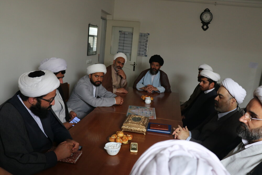 طلاب الگو اخلاق گفتاری، اخلاق کرداری و رفتاری باشند