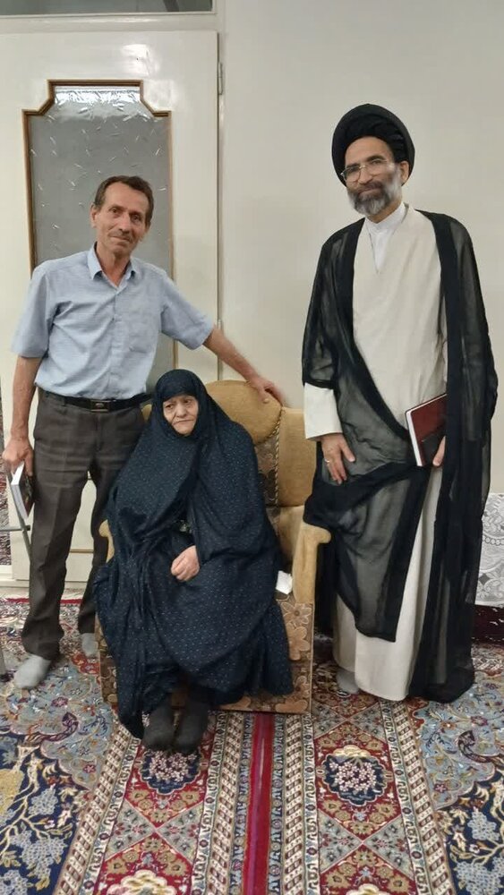 دیدار امام جمعه کاشان با خانواده شهدا و ایثارگران+عکس