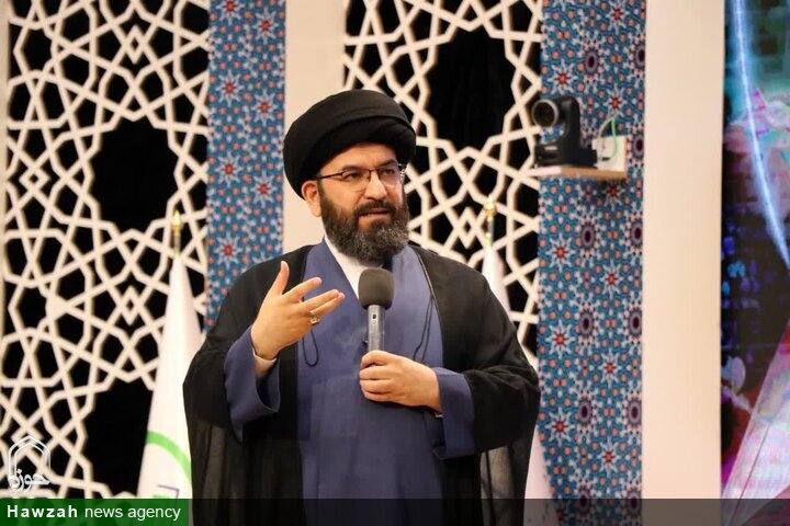 تمسک به قرآن، رمز ایستادگی و رشادت شهدا بود
