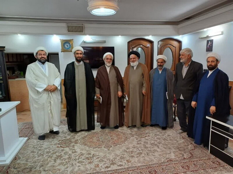تقدیر نمایندگان آیت الله اعرافی از مدیران اسبق مدارس علمیه قم + عکس