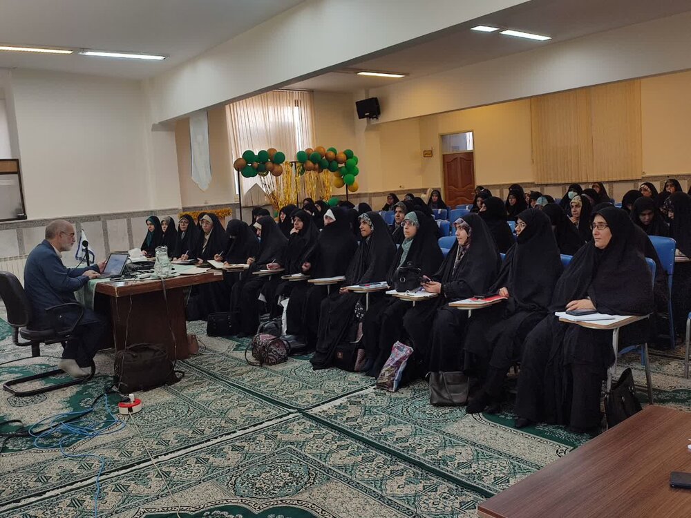 تصاویر/ برگزاری کارگاه تخصصی هوش مصنوعی در مدرسه علمیه کرمان