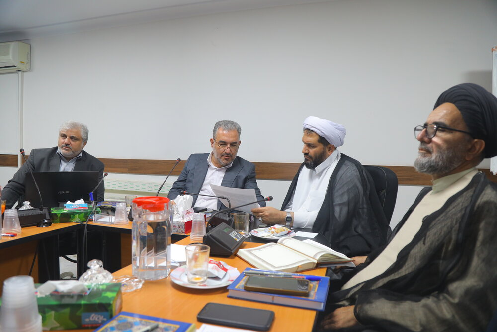 تصاویر / جلسه بهینه سازی مصرف انرژی و بررسی راهکارهای رفع ناترازی برق در حوزه علمیه قم