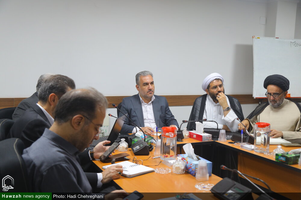 برگزاری جلسه بهینه‌سازی مصرف انرژی و بررسی راهکارهای رفع ناترازی برق در حوزه علمیه قم