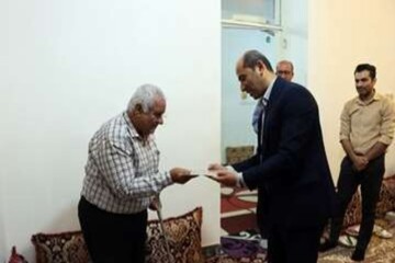 تصاویر/ دیدار مسئولان با جانباز خورموجی