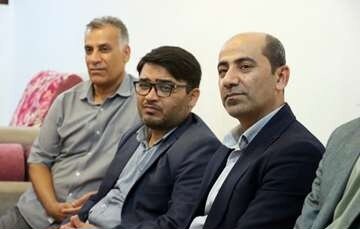 تصاویر/ دیدار مسئولان با جانباز خورموجی