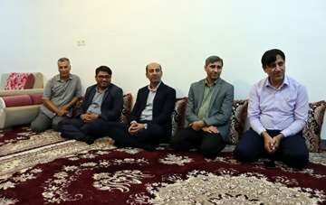 تصاویر/ دیدار مسئولان با جانباز خورموجی