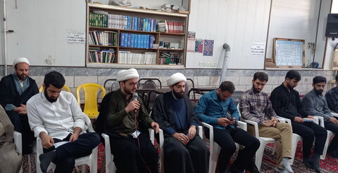 تصاویر/ نشست هم‌اندیشی طلاب ممتاز سطوح عالی مدارس علمیه کاشان با حضور مدیر و معاونان حوزه علمیه این منطقه
