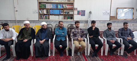 تصاویر/ نشست هم‌اندیشی طلاب ممتاز سطوح عالی مدارس علمیه کاشان با حضور مدیر و معاونان حوزه علمیه این منطقه