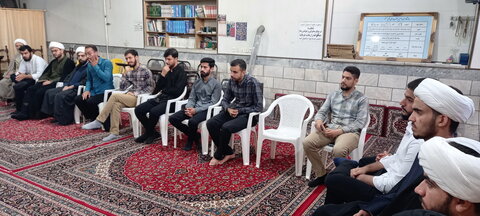 تصاویر/ نشست هم‌اندیشی طلاب ممتاز سطوح عالی مدارس علمیه کاشان با حضور مدیر و معاونان حوزه علمیه این منطقه