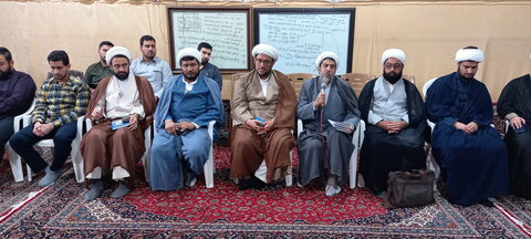 تصاویر/ نشست هم‌اندیشی طلاب ممتاز سطوح عالی مدارس علمیه کاشان با حضور مدیر و معاونان حوزه علمیه این منطقه