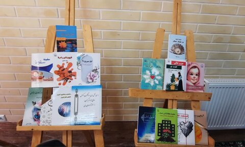 تصاویر/رونمایی از 24 جلد کتاب در حوزه علمیه خواهران استان مرکزی