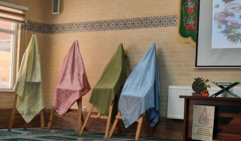 تصاویر/رونمایی از 24 جلد کتاب در حوزه علمیه خواهران استان مرکزی