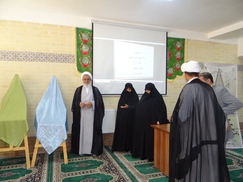تصاویر/رونمایی از 24 جلد کتاب در حوزه علمیه خواهران استان مرکزی
