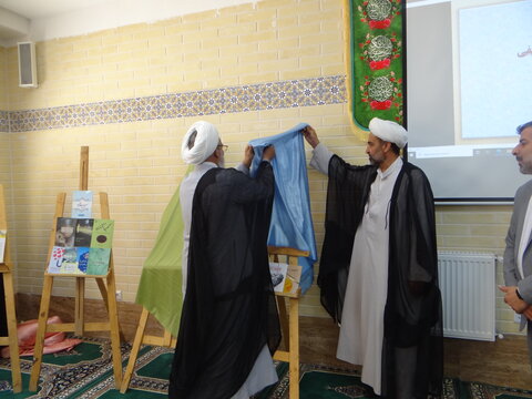 تصاویر/رونمایی از 24 جلد کتاب در حوزه علمیه خواهران استان مرکزی