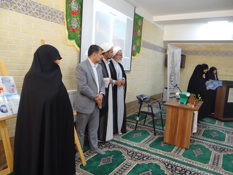 تصاویر/رونمایی از 24 جلد کتاب در حوزه علمیه خواهران استان مرکزی