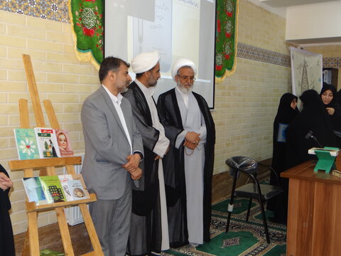 تصاویر/رونمایی از 24 جلد کتاب در حوزه علمیه خواهران استان مرکزی