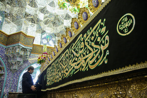 العتبة المعصومية ترفع رايات الحداد إحياءً لذكرى شهادة الإمام الجواد (عليه السلام)