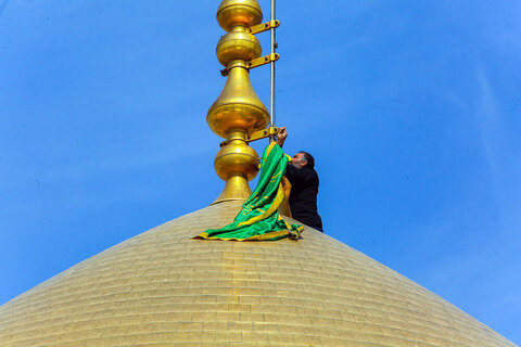 Photos/Le sanctuaire al-Ma'sumiya érige des banderoles de deuil pour commémorer le martyre de l'imam al-Jawad (que la paix soit sur lui)