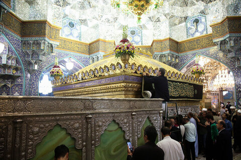 Photos/Le sanctuaire al-Ma'sumiya érige des banderoles de deuil pour commémorer le martyre de l'imam al-Jawad (que la paix soit sur lui)