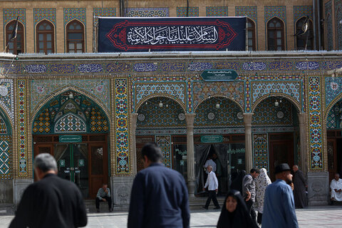 Photos/Le sanctuaire al-Ma'sumiya érige des banderoles de deuil pour commémorer le martyre de l'imam al-Jawad (que la paix soit sur lui)
