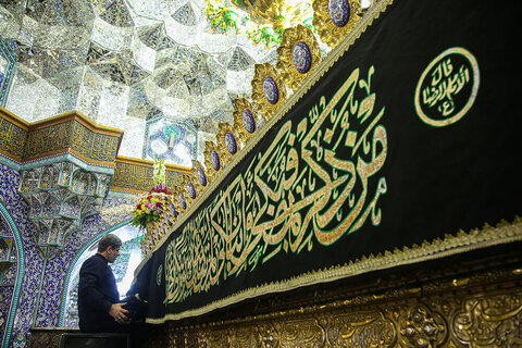 Photos/Le sanctuaire al-Ma'sumiya érige des banderoles de deuil pour commémorer le martyre de l'imam al-Jawad (que la paix soit sur lui)
