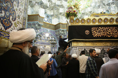 Photos/Le sanctuaire al-Ma'sumiya érige des banderoles de deuil pour commémorer le martyre de l'imam al-Jawad (que la paix soit sur lui)