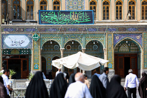 Photos/Le sanctuaire al-Ma'sumiya érige des banderoles de deuil pour commémorer le martyre de l'imam al-Jawad (que la paix soit sur lui)