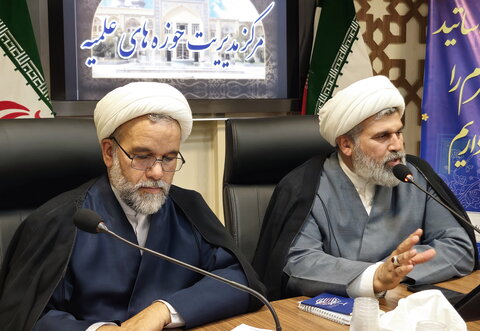 تصاویر/ نشست هم‌اندیشی معاونت تبلیغ با اساتید فرق و ادیان با محوریت منشور مقام معظم رهبری