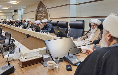 تصاویر/ نشست هم‌اندیشی معاونت تبلیغ با اساتید فرق و ادیان با محوریت منشور مقام معظم رهبری