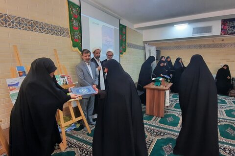 تصاویر/تقدیر از برگزیدگان جشنواره بانوی کرامت در اراک