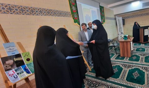 تصاویر/تقدیر از برگزیدگان جشنواره بانوی کرامت در اراک