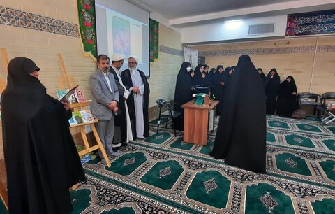 تصاویر/تقدیر از برگزیدگان جشنواره بانوی کرامت در اراک