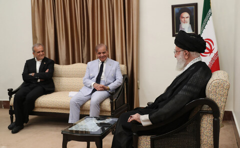 تصاویر/ دیدار نخست وزیر پاکستان و هیئت همراه با رهبر معظم انقلاب